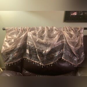 Set of 6 Elegant Cream and Blue Valance